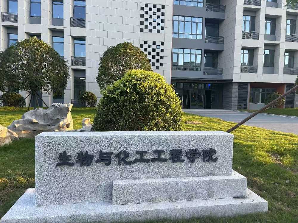 富裕县扬州职业大学体育场高杆灯项目